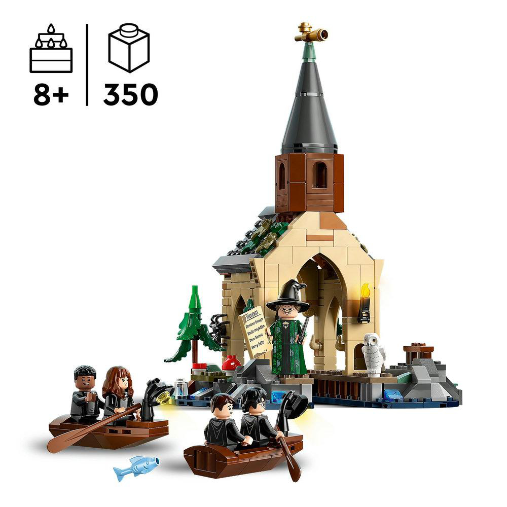 Lego-Set mit Gebäude, Figuren in Booten, Text mit Alter und Teileanzahl.