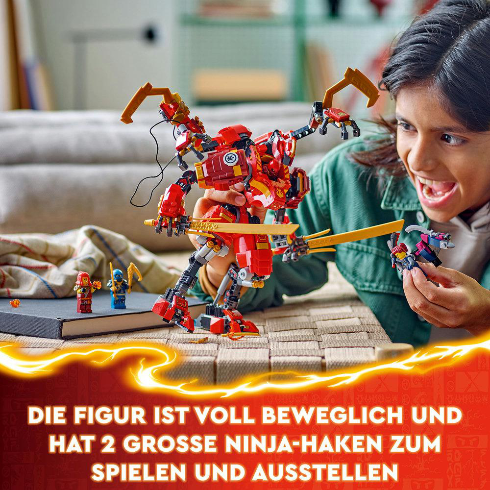 Ein Kind hält einen roten Lego-Roboter. Der Roboter hat goldene Klingen und ist rot und schwarz.