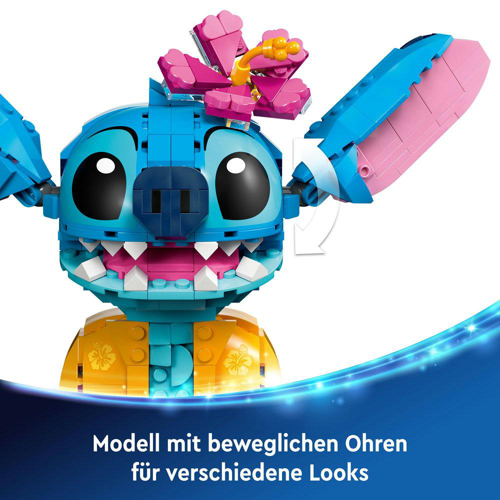 LEGO Stitch Figur. Sie ist blau, weiß und pink. Die Ohren sind beweglich. Text: Modell mit beweglichen Ohren.