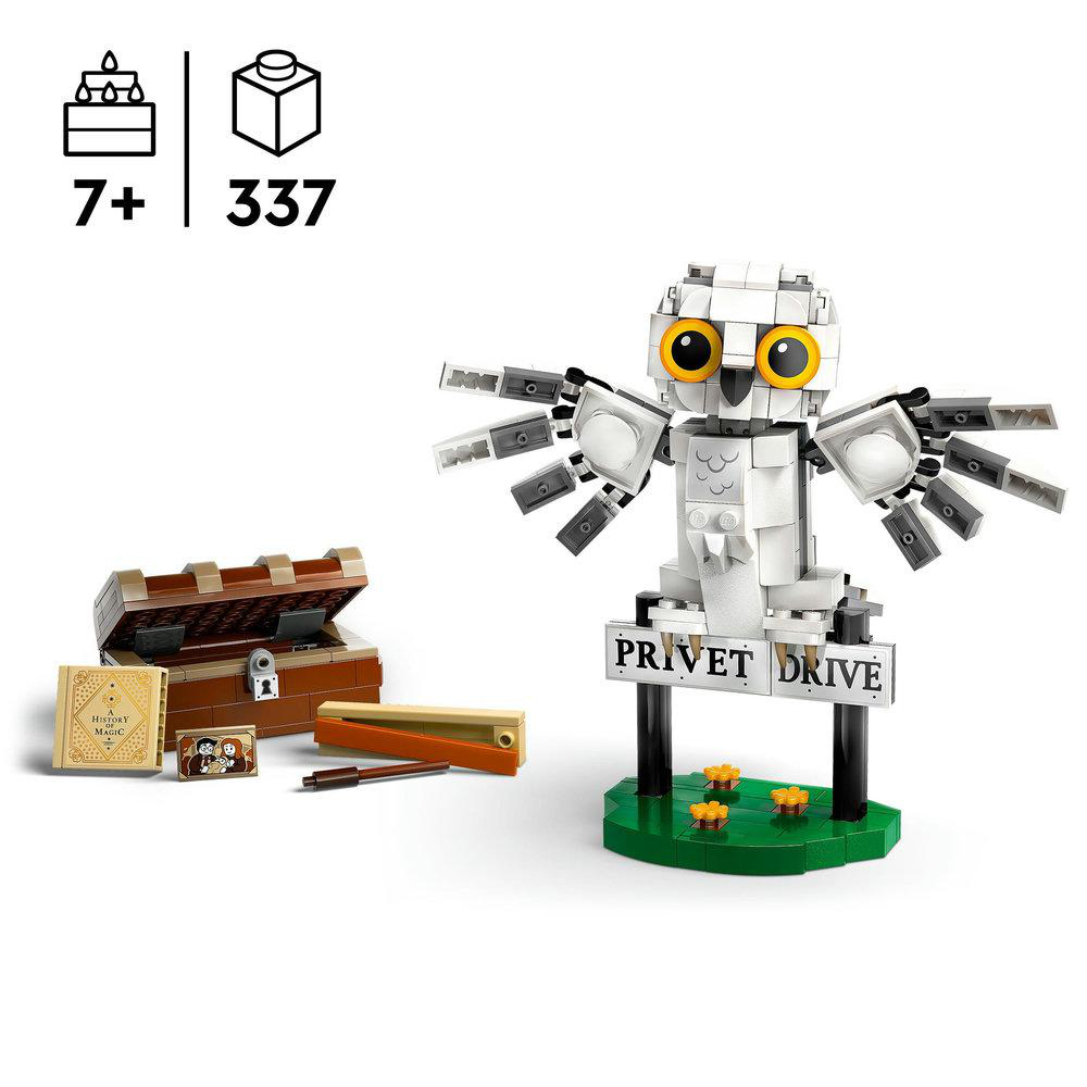 Lego Harry Potter Set. Enthält eine weiße Eule, eine Truhe und Text: Privet Drive. Set Teile.