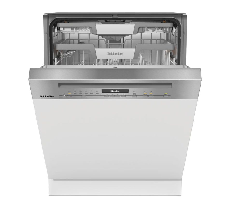 Ein weißer Miele-Geschirrspüler, geöffnet, zeigt das Innere, mit dem Miele-Logo.