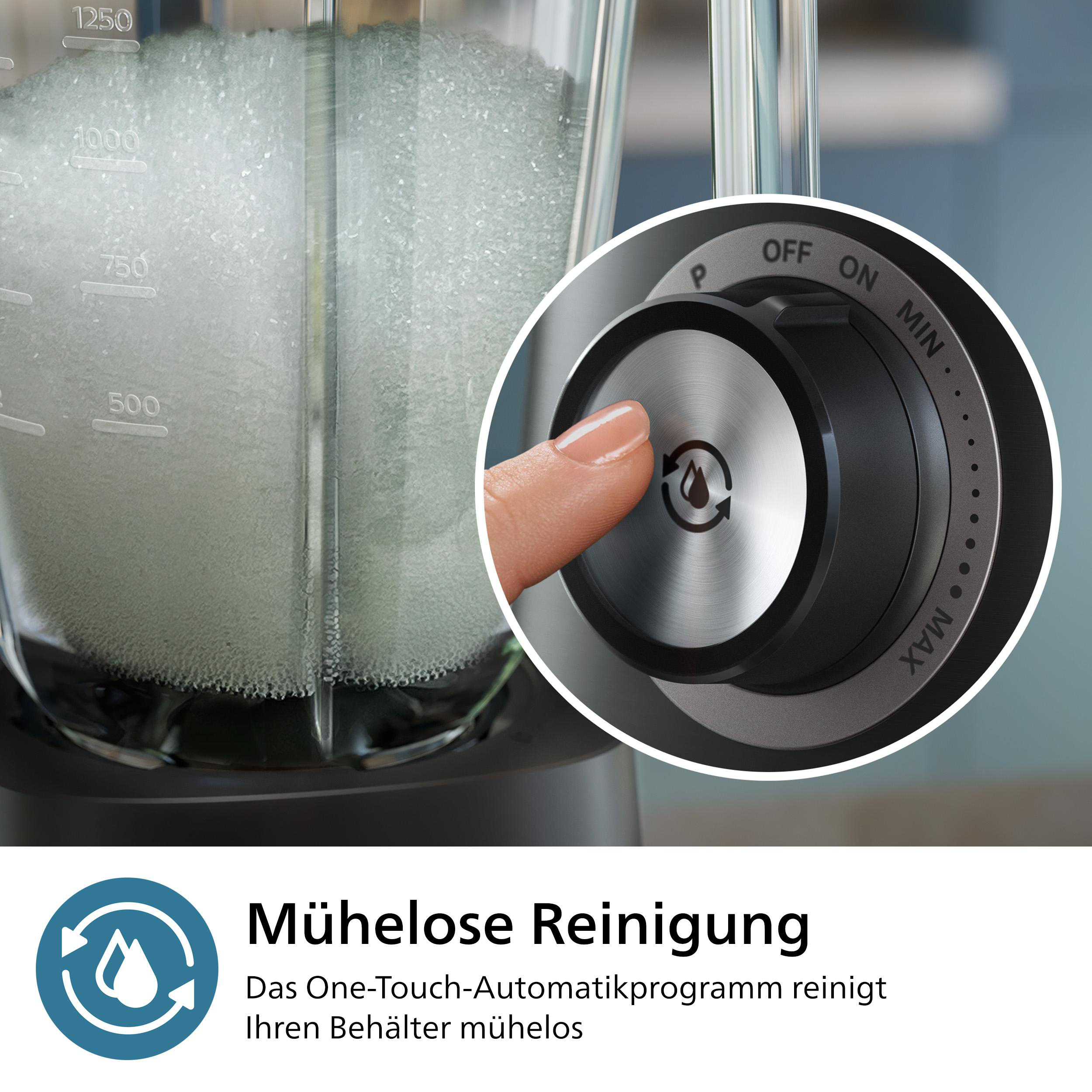 Eine Hand drückt eine Taste an einem Mixer, mit einem Behälter gefüllt mit weißer Flüssigkeit.