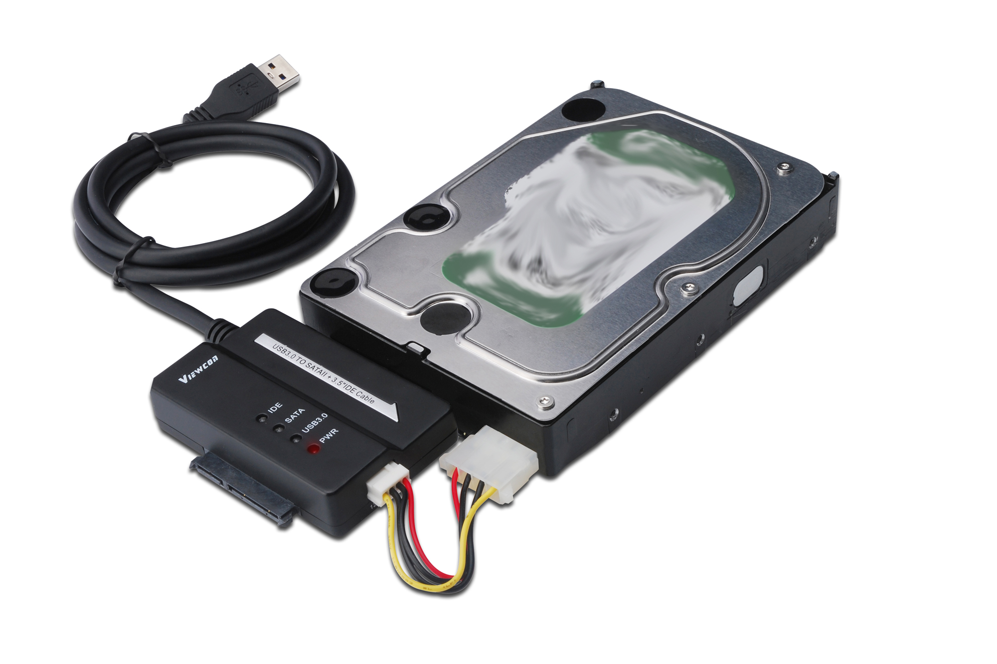 USB-zu-SATA-Adapter mit Festplatte und Kabeln.