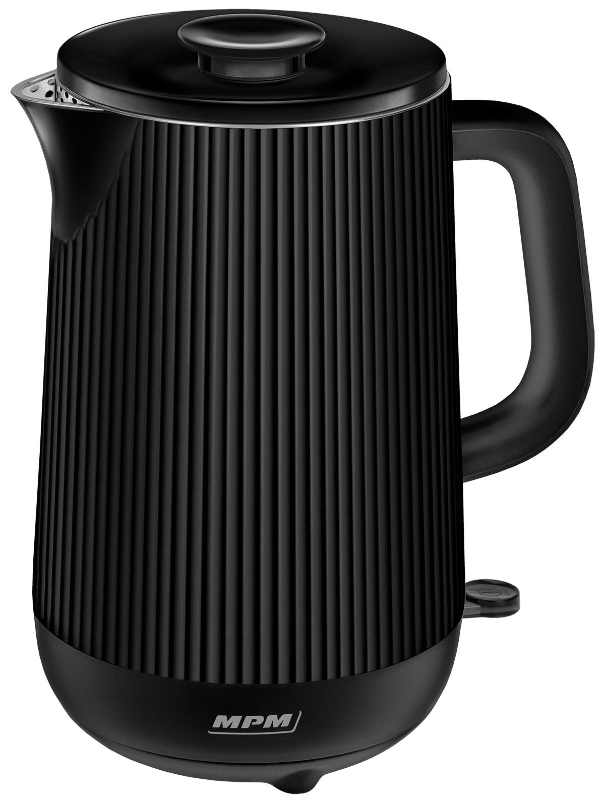 Czarny czajnik elektryczny z pionowymi żebrowaniami, uchwytem i pokrywką. Podstawa również czarna.