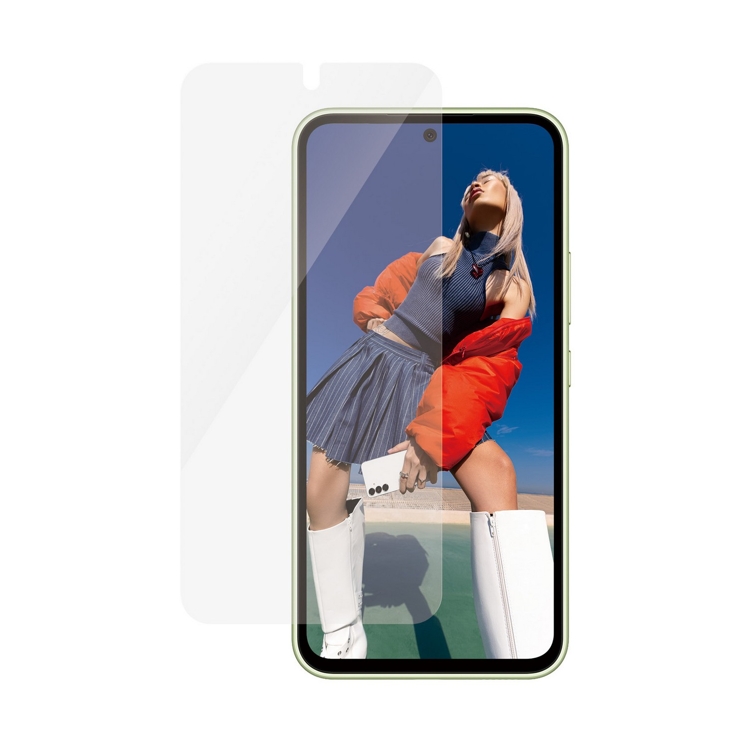 Femme avec un protecteur d'écran sur son téléphone. Le téléphone est dans un étui de protection.