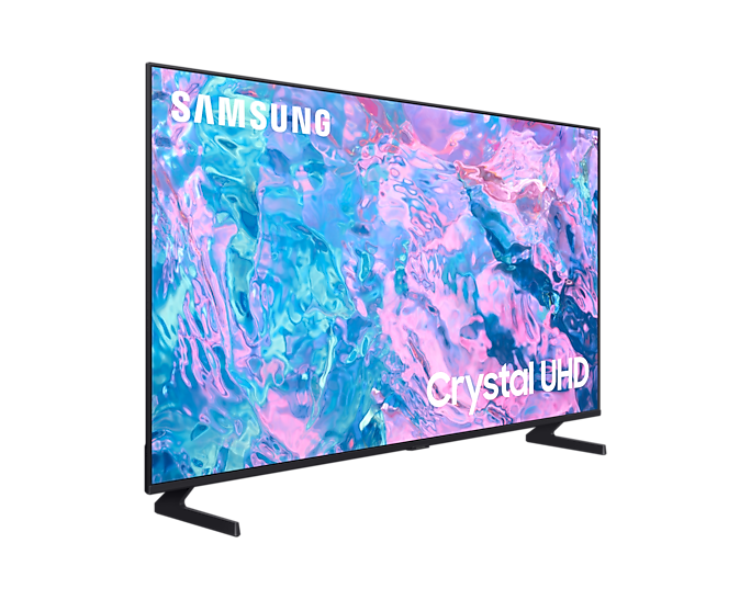Ein Samsung Crystal UHD TV, auf schwarzem Hintergrund, schräge Ansicht.