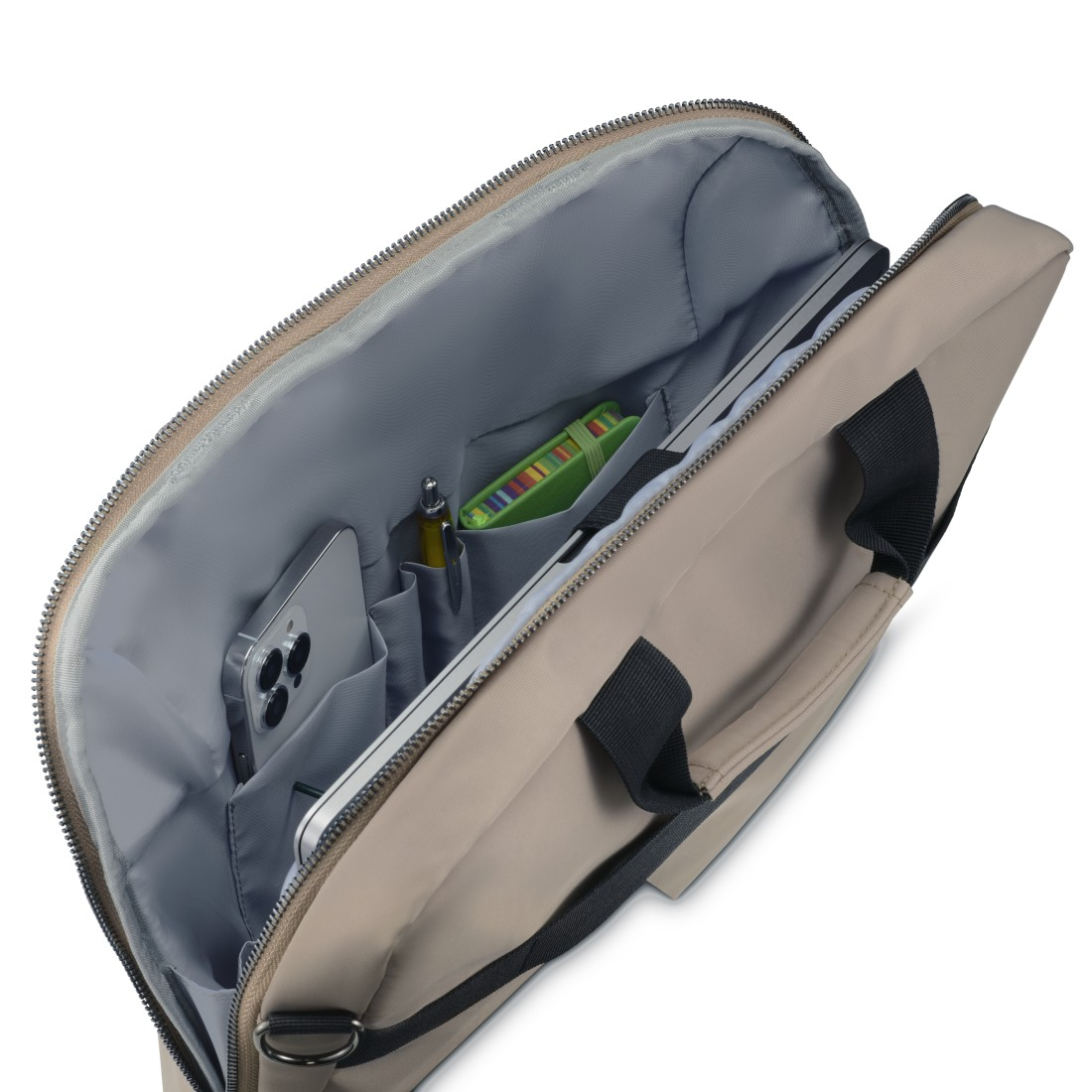 Geöffnete beige Laptoptasche, Inhalt: Laptop, Stift, Telefon und Zubehör.