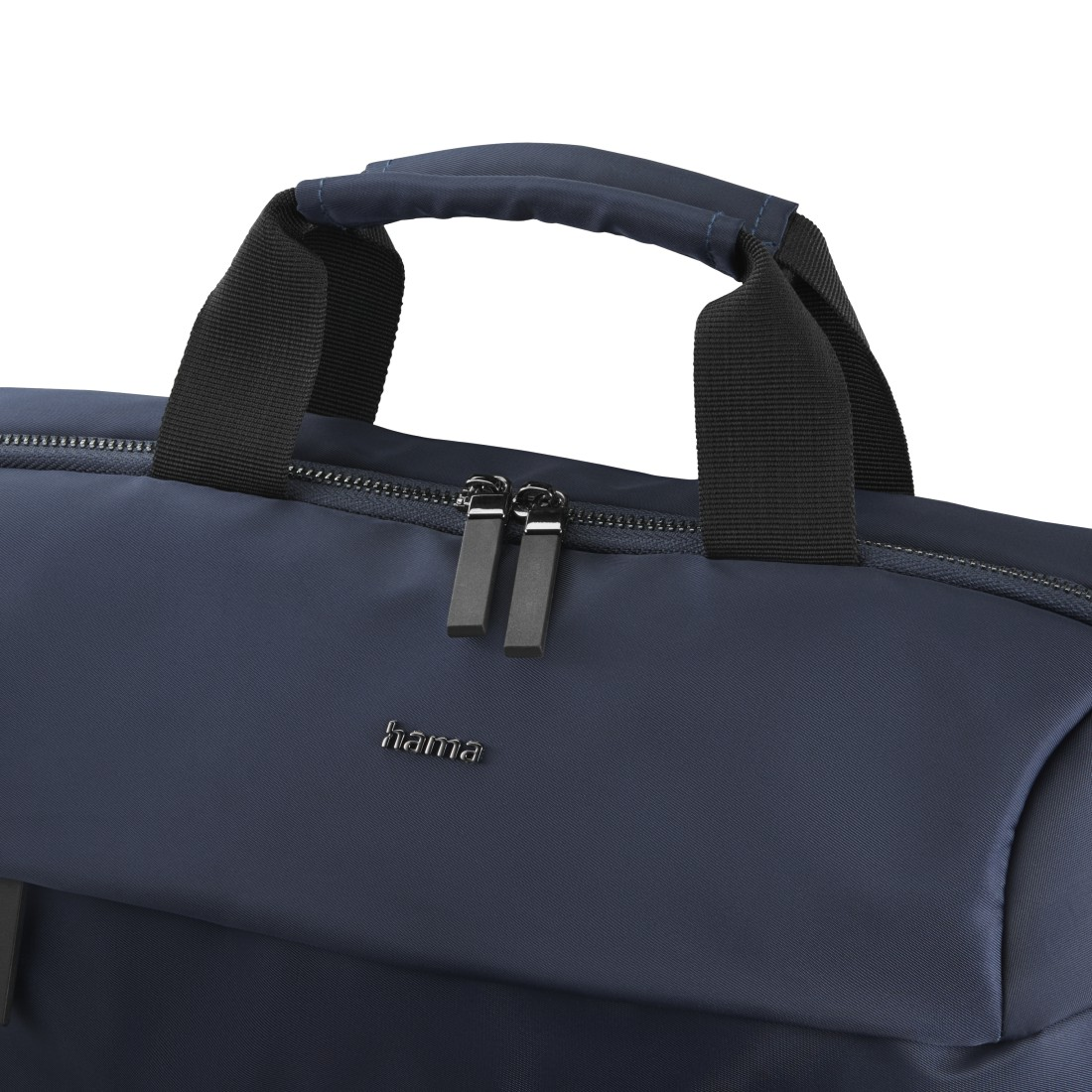 Eine marineblaue Tasche mit schwarzen Griffen und silbernen Reißverschlüssen. Der Markenname 'hama' ist sichtbar.