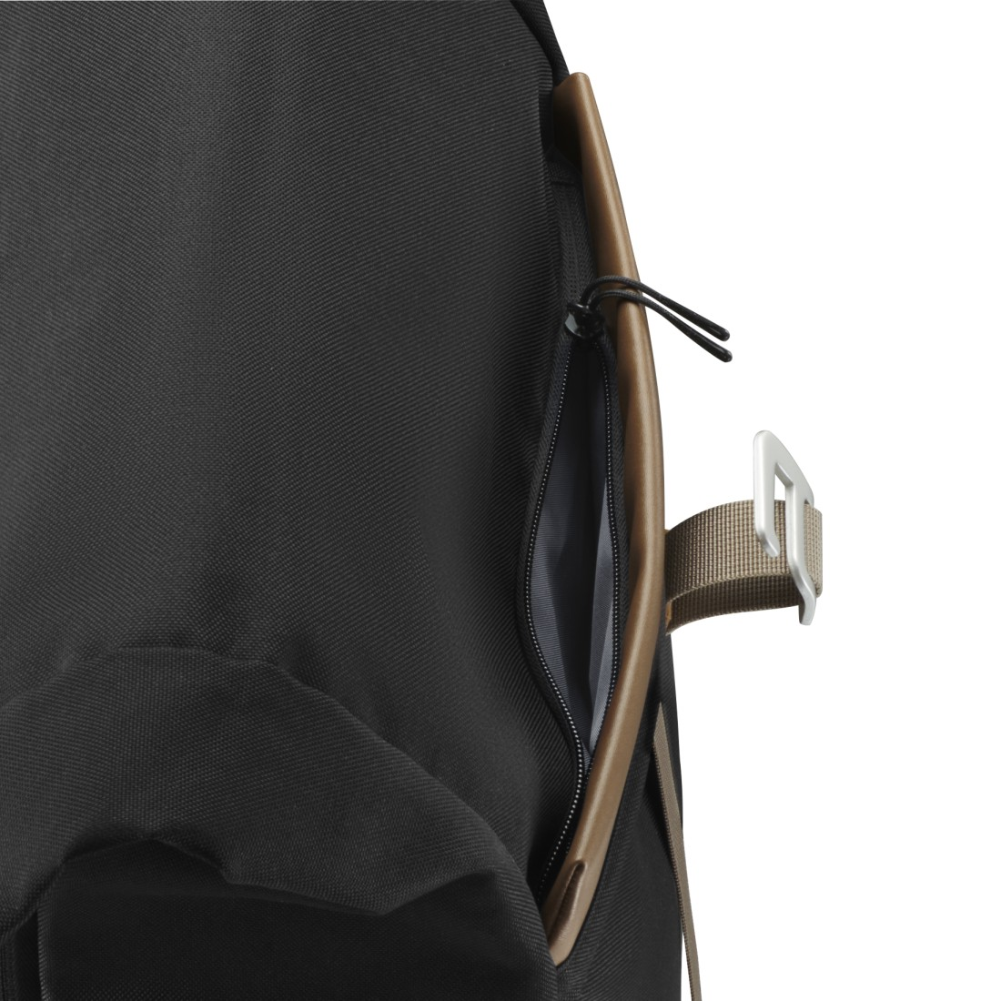 Schwarzer Rucksack mit braunem Akzent an der Seite und einer kleinen Tasche.