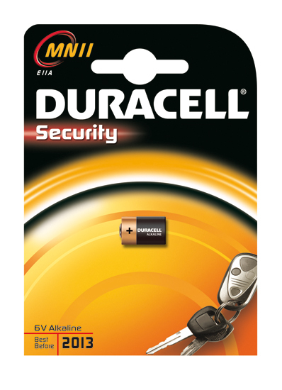 Duracell-Batteriepack mit einer Batterie, einem Schlüssel und dem Logo der Marke auf gelbem Grund.