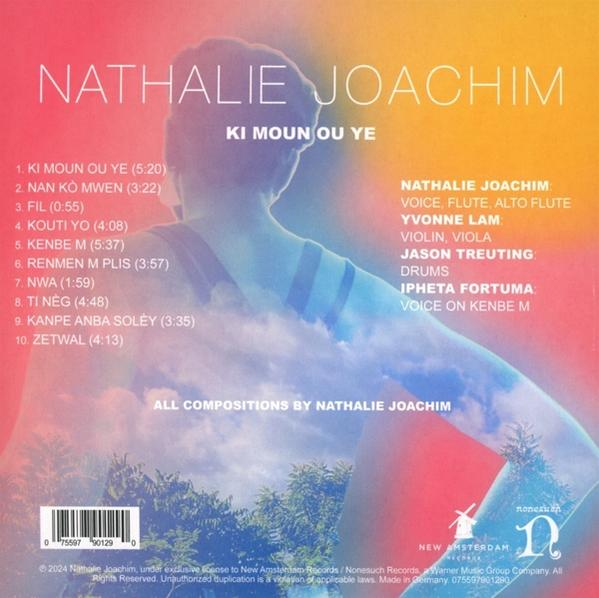Album borító szöveggel és egy homályos képpel egy személyről egy tájban.