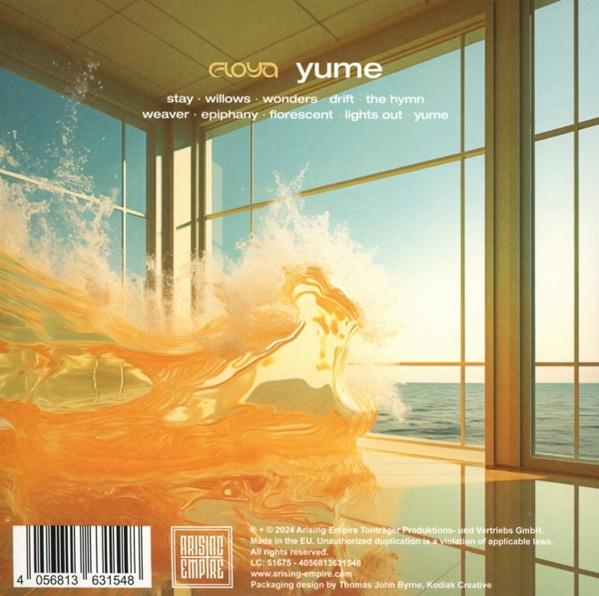 Albumcover mit orangefarbener Flüssigkeit und Meerblick durch ein Fenster.