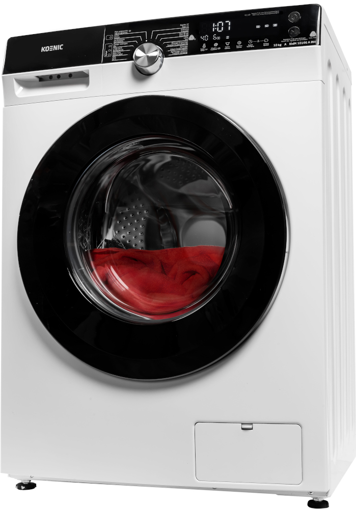Witte wasmachine met een rood kledingstuk zichtbaar in de trommel.