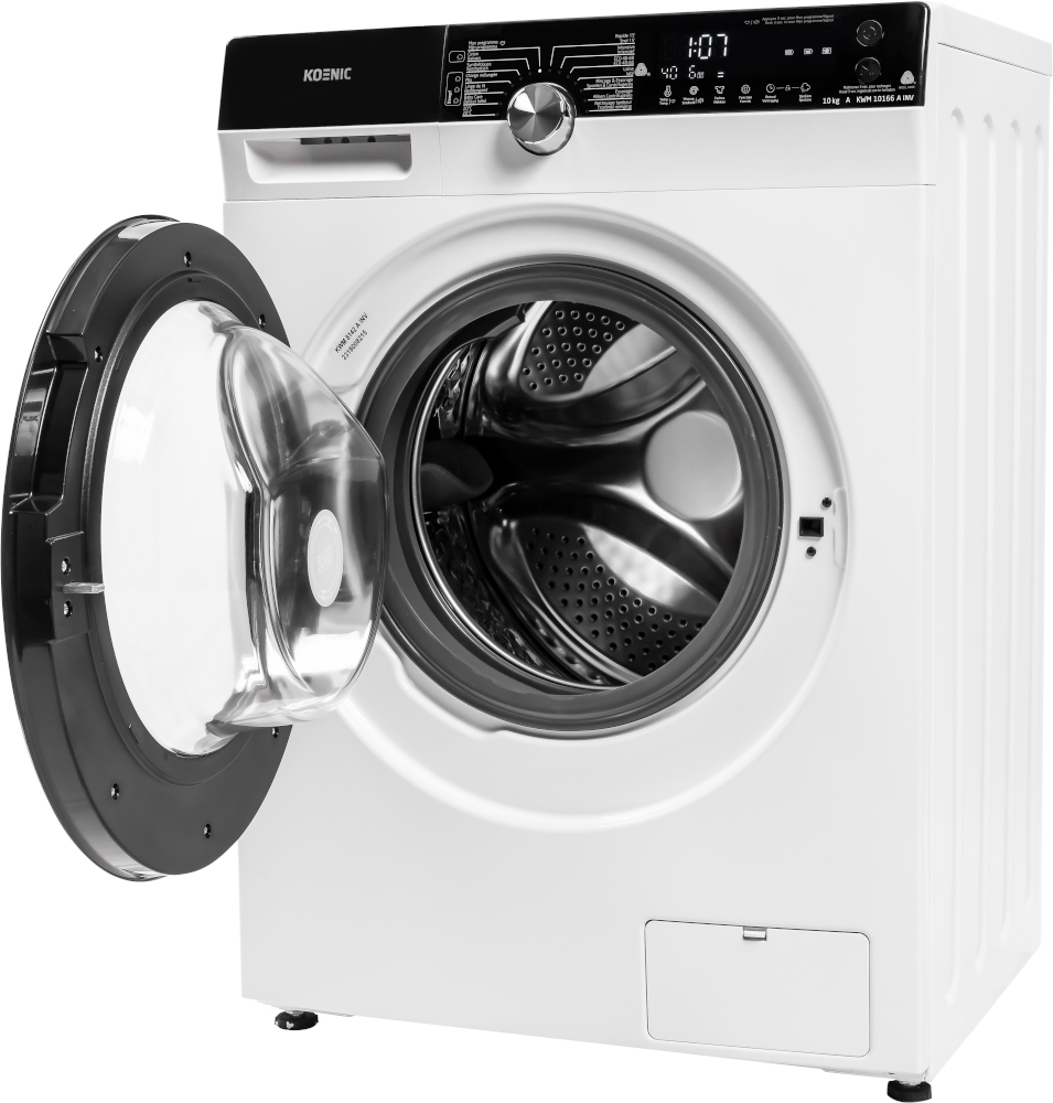 Witte wasmachine met open deur, zwarte rand en merk Koenic.