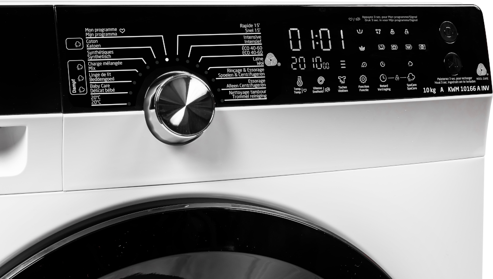 Wasmachine bedieningspaneel met draaiknop en digitaal display.