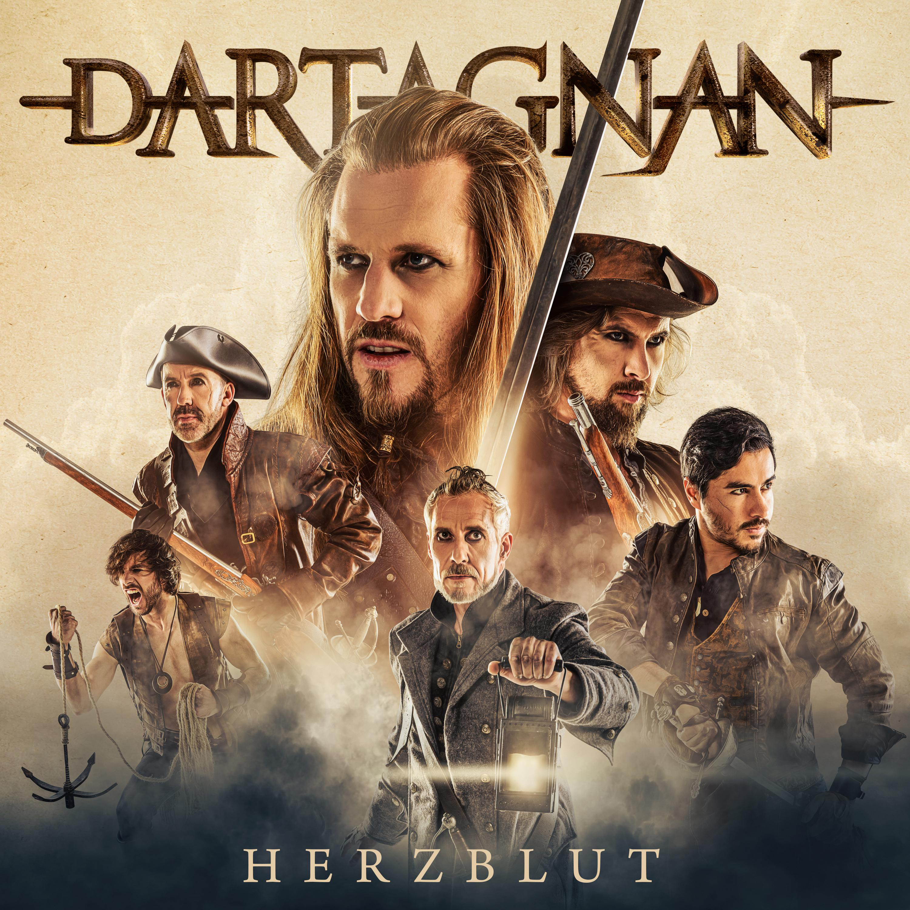 Albumcover, Bandmitglieder in Kostümen. Titel: D'Artagnan, Herzblut. Hintergrund: bewölkter Himmel, Laterne haltend.