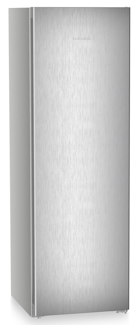 Ezüst Liebherr hűtőszekrény. Az ajtó zárva van. Függőleges nézet. Fehér háttér.