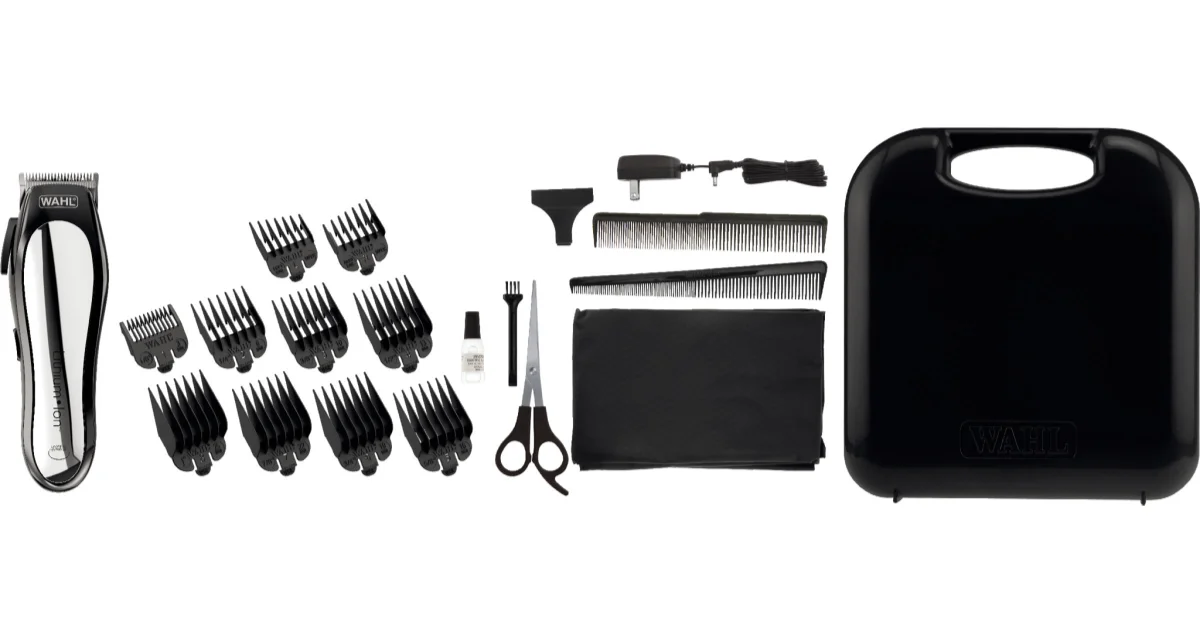 Ein Set aus Haarschneider, Zubehör und einem schwarzen Koffer auf weißem Hintergrund.