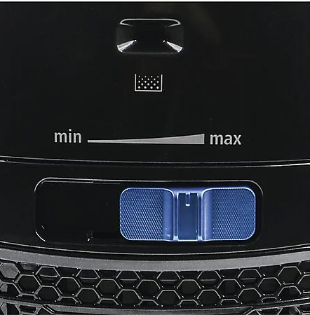 Nahaufnahme eines schwarzen Bedienfelds mit den Bezeichnungen 'min' und 'max' und blauem Licht.