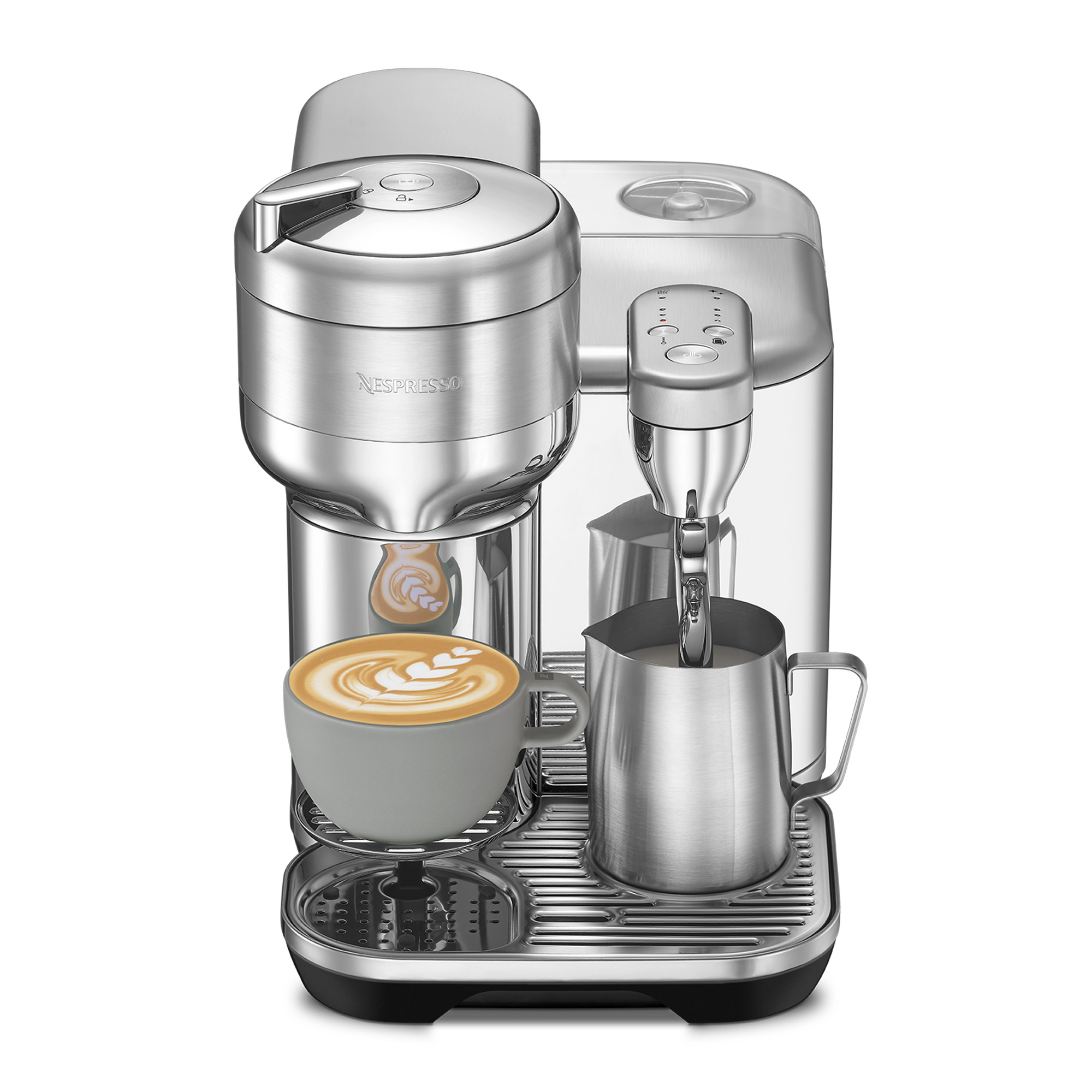 Gümüş Nespresso kahve makinesi ve latte fincanı. Sağda bir süt köpürtücü var.