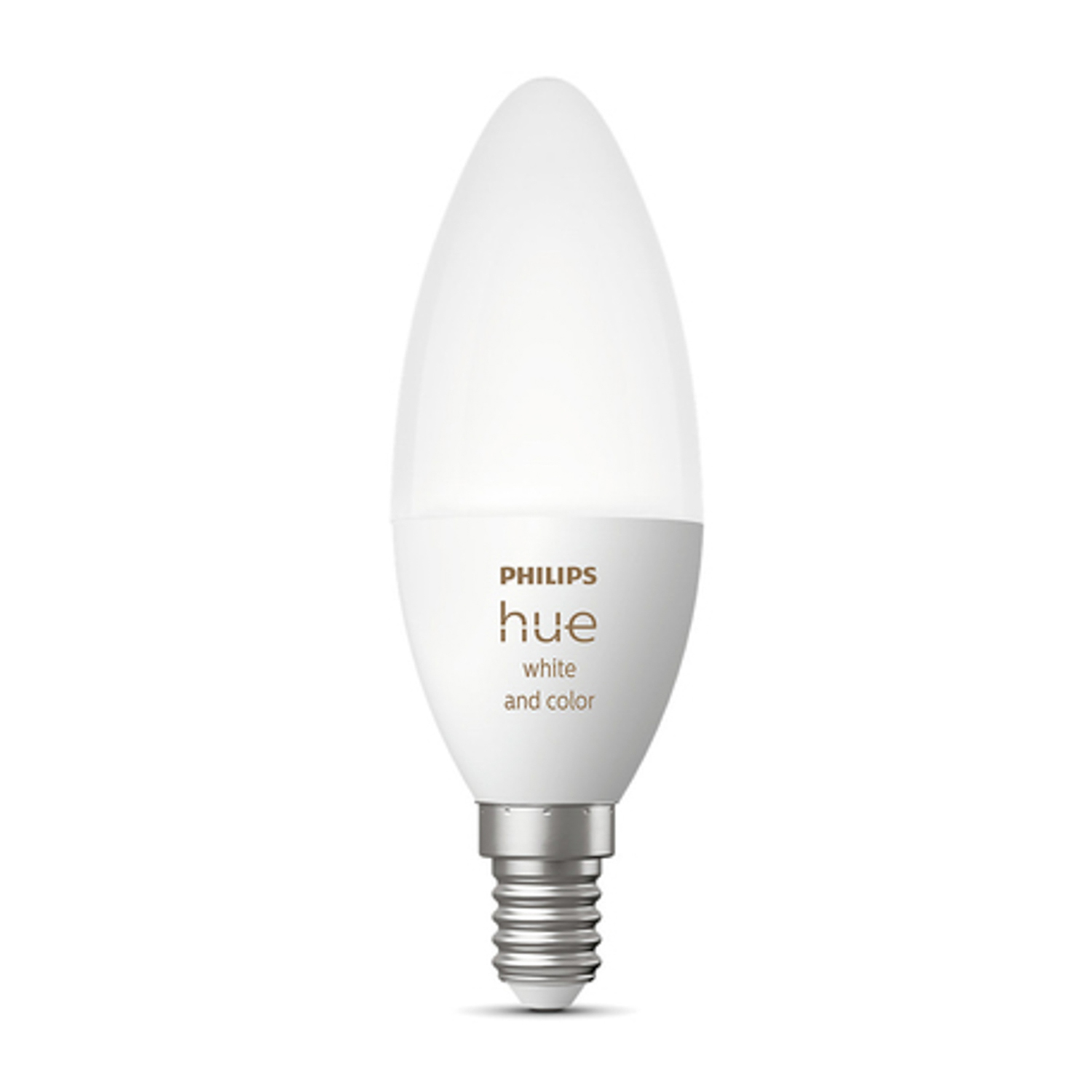 Una lampadina intelligente Philips Hue bianca. Ha una forma lunga e appuntita e un attacco standard.