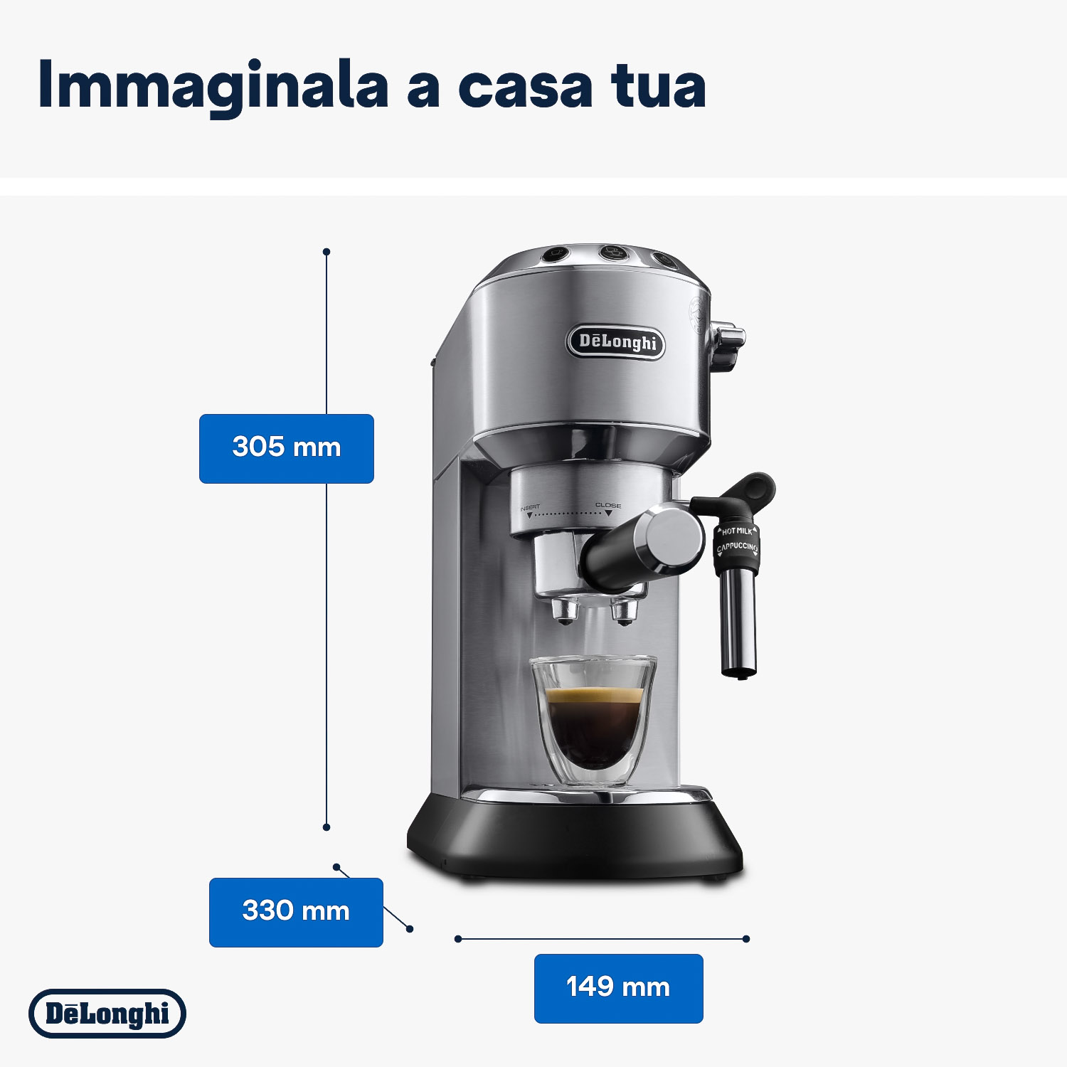 Macchina espresso De'Longhi con misure. Macchina argento e nera. Bicchiere con espresso.