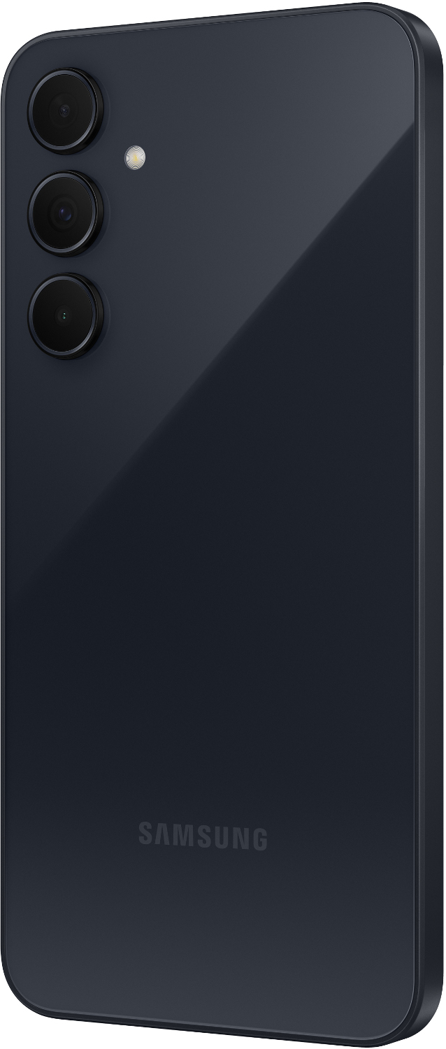 Ciemnoniebieski smartfon z trzema aparatami i logo Samsung.
