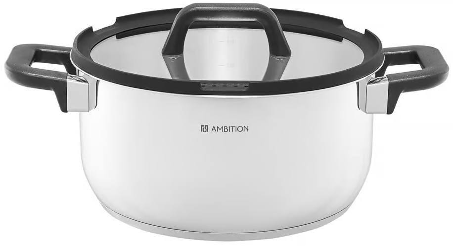 Biały garnek ze stali nierdzewnej z czarnymi uchwytami i szklaną pokrywką.