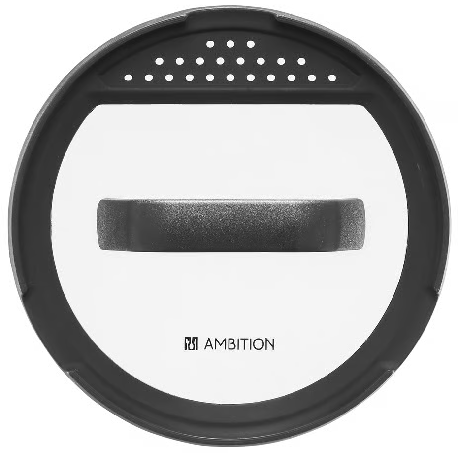 Czarna pokrywa z uchwytem, białe wnętrze i małe otwory. Tekst: AMBITION.