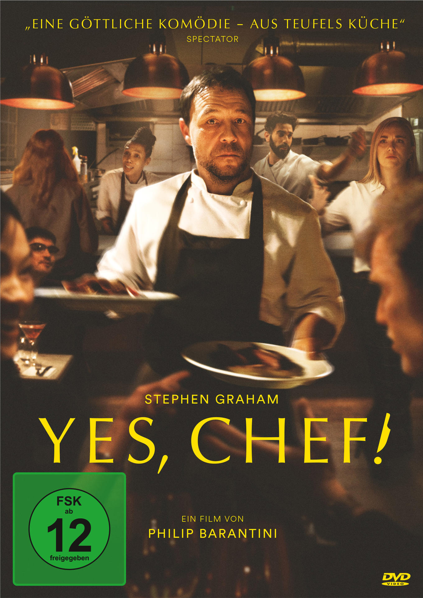 Filmposter. Ein Koch in einer Küche blickt nach vorne. Text in Gelb: YES, CHEF! und der Filmname.