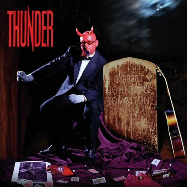 A Thunder album borítója, ördögjelmezbe öltözött férfival, sírkővel és gitárral.