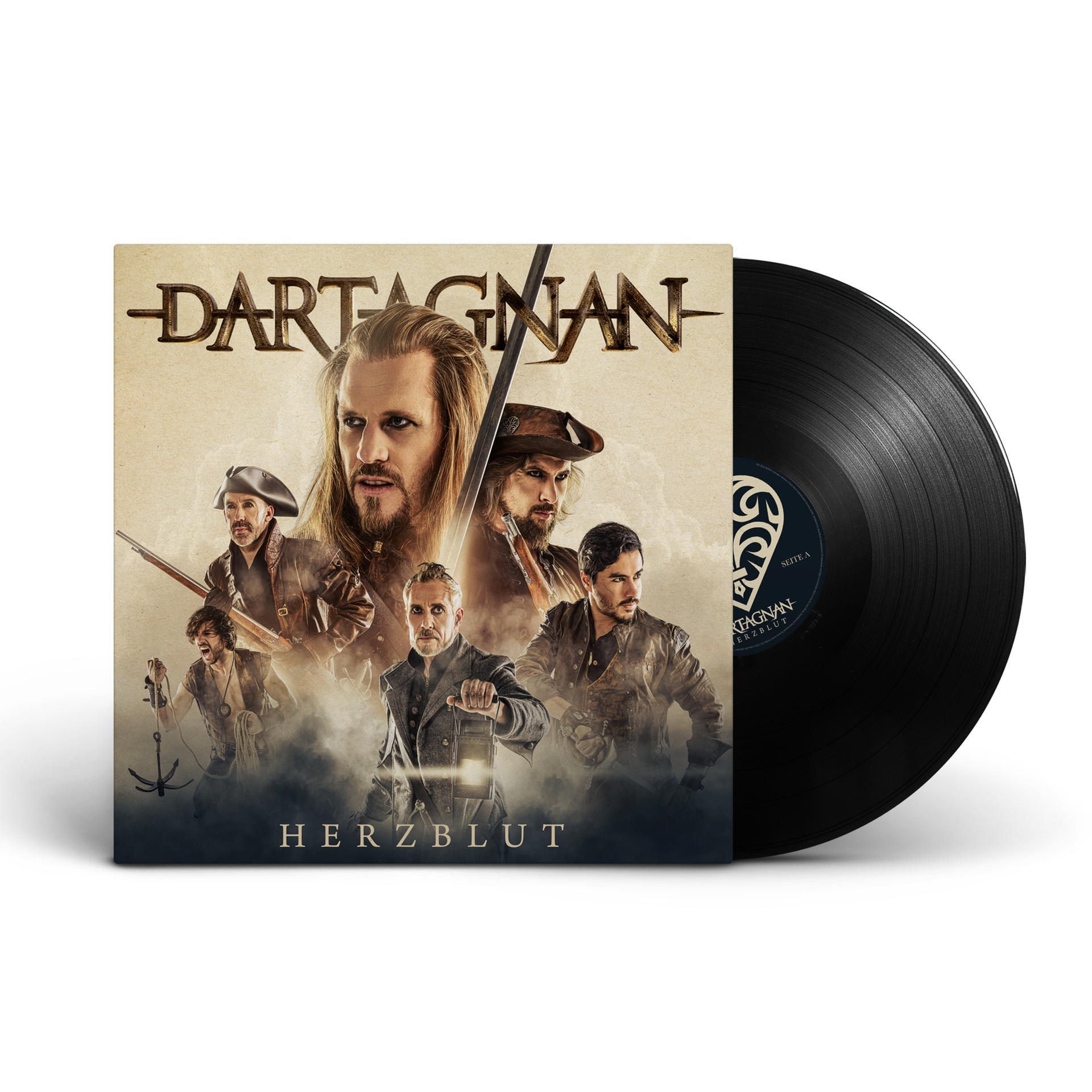 Ein D'ARTAGNAN-Albumcover mit Bandmitgliedern in Kostümen und einer Schallplatte.