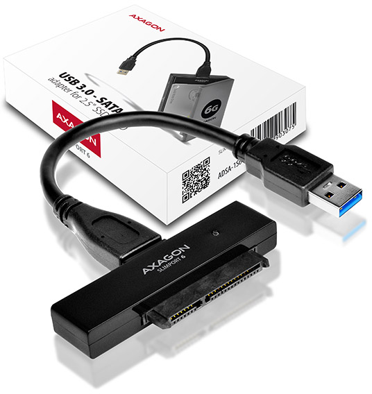 Fekete USB 3.0-SATA adapter, kábel és doboz a termék képével. Fehér háttér.
