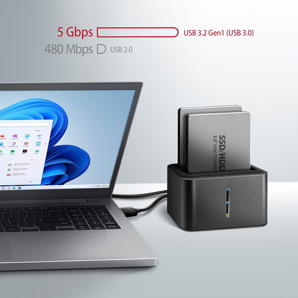 Laptop egy külső merevlemez-ház mellett, két meghajtóval. USB 3.2 Gen1 sebesség látható.