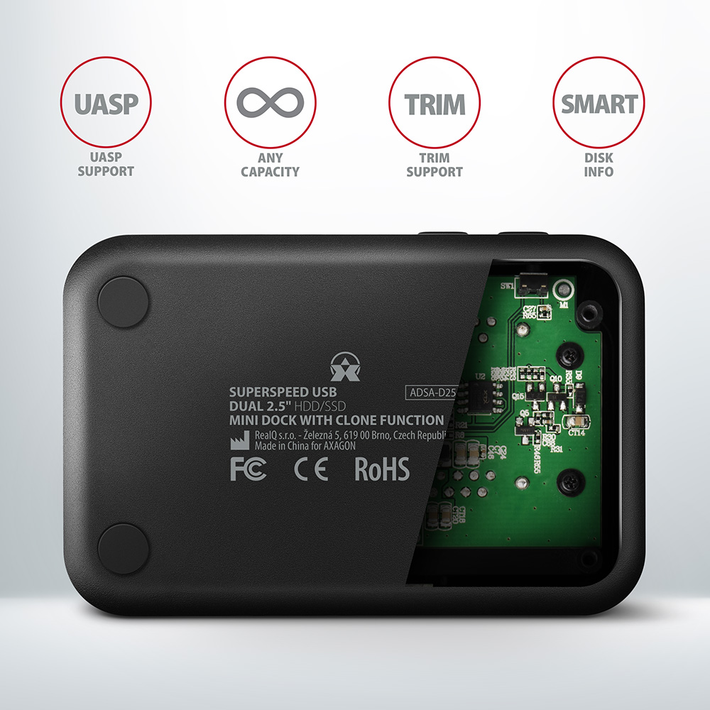 Fekete eszköz USB portokkal, nyitva a belső áramköri lap megjelenítéséhez. Szöveg: UASP, Any Capacity, TRIM, SMART.