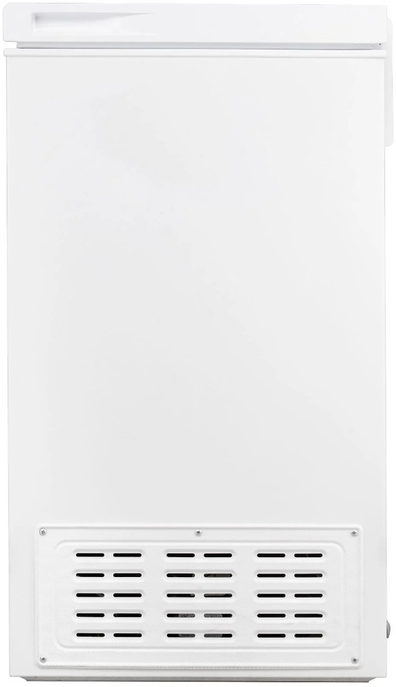Un congélateur vertical blanc avec une ventilation en bas. La porte est fermée.