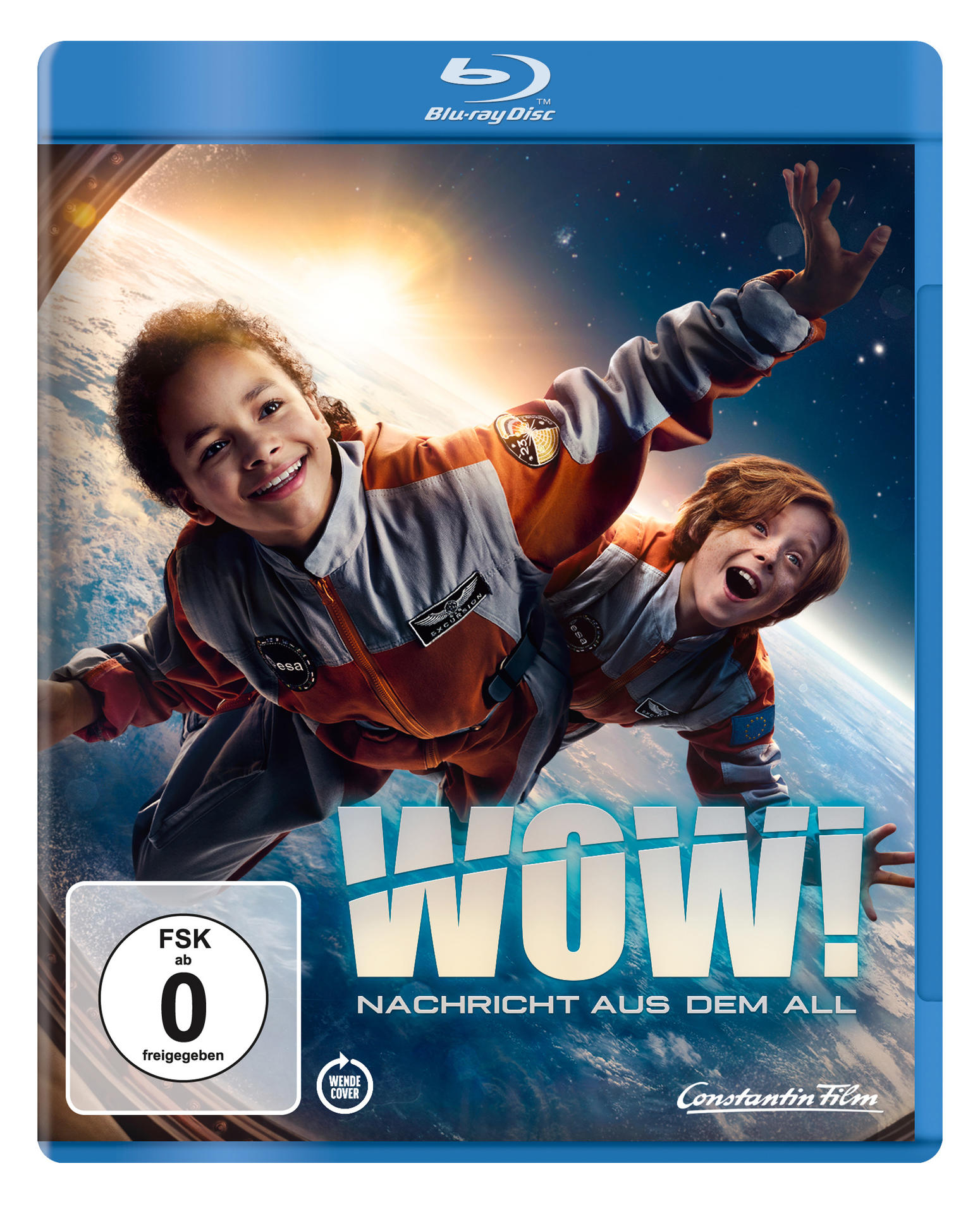 Blu-ray-Cover eines Films. Zwei Kinder in Raumanzügen schweben im Weltraum, Titel 'WOW!'
