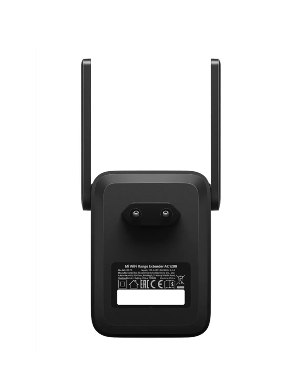 İki antenli siyah Mi WiFi menzil genişletici. Metinli beyaz etiket.
