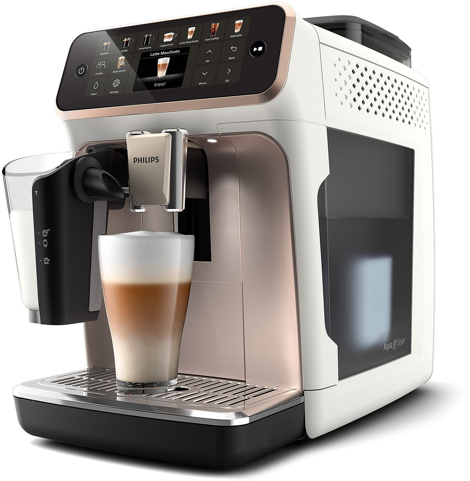 Une machine à café blanche et dorée est présentée avec un verre de latte.