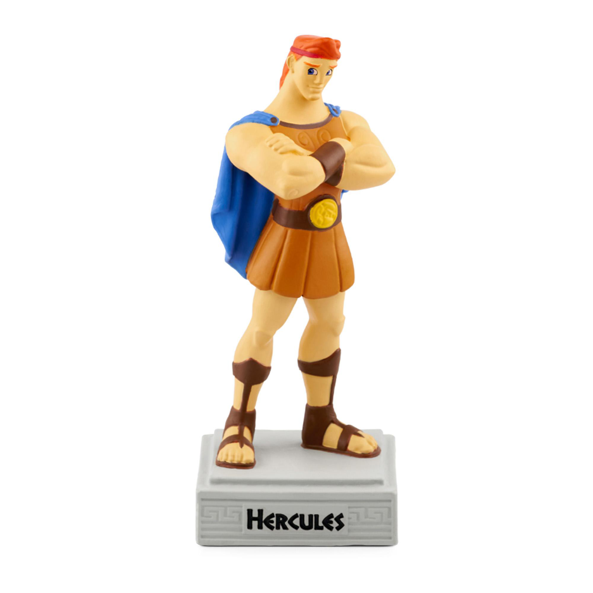 Figur von Herkules mit blauem Umhang und braunem Rock, verschränkten Armen, stehend auf einem Sockel mit der Aufschrift 'Herkules'.