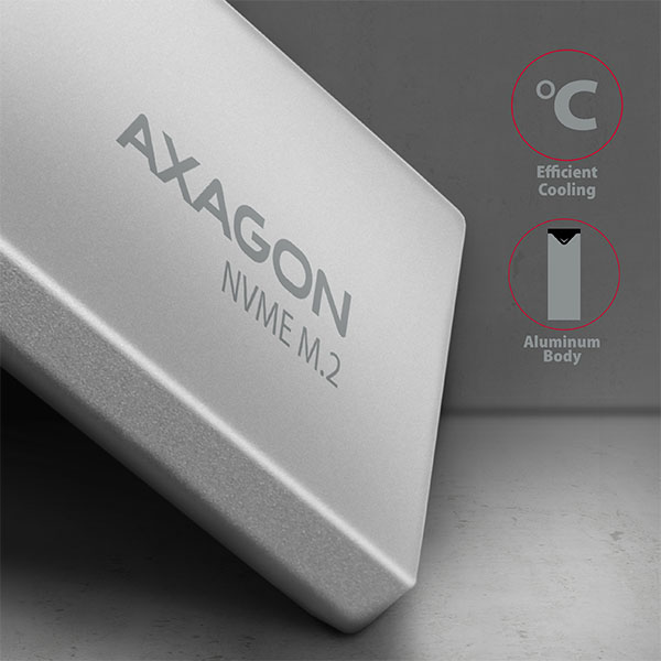 Ezüst Axagon NVME M.2 meghajtó, szöveggel és szimbólumokkal. Hatékony hűtés és alumínium ház.