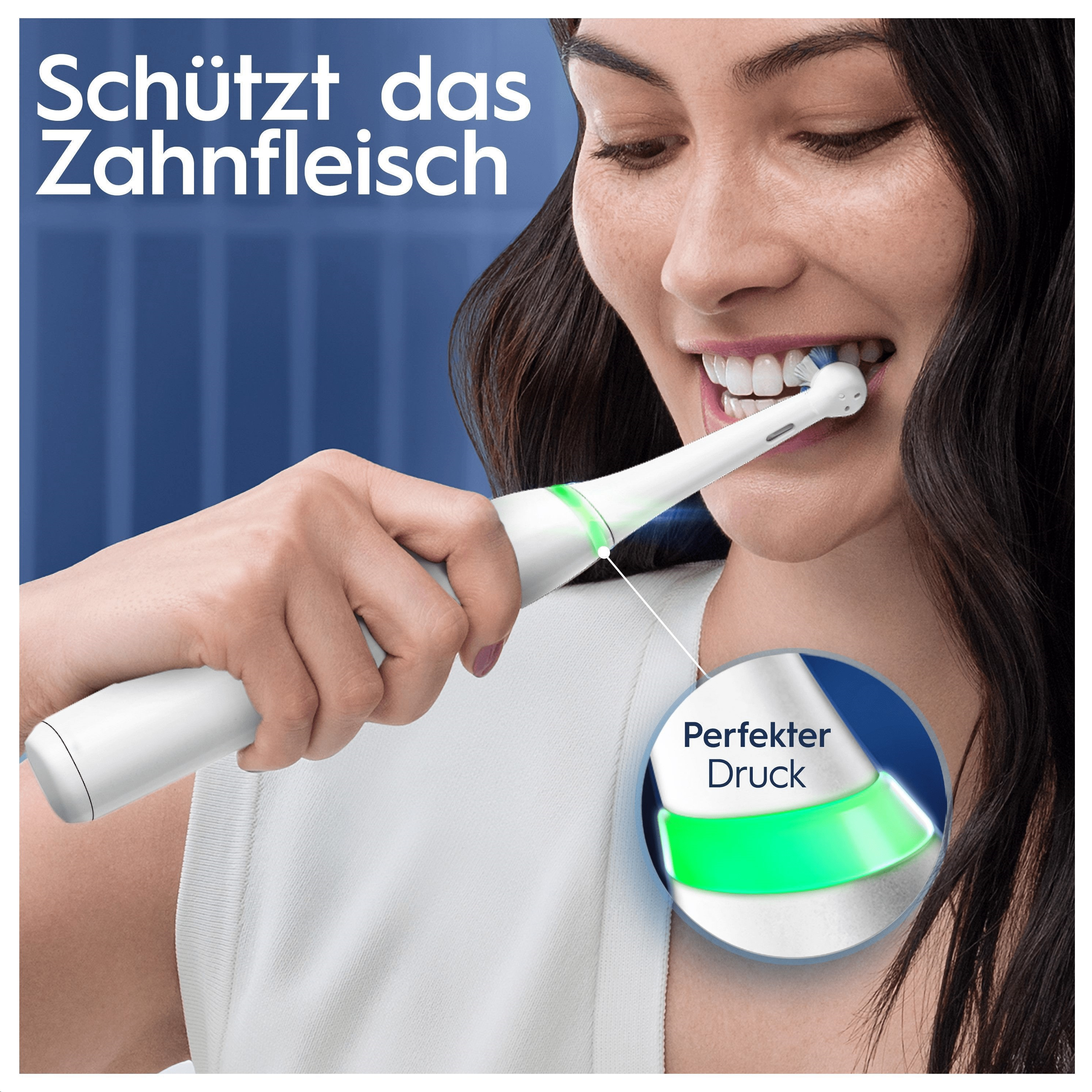 Donna che si lava i denti con uno spazzolino elettrico. Il testo dice 'Pressione perfetta' con un indicatore luminoso verde.
