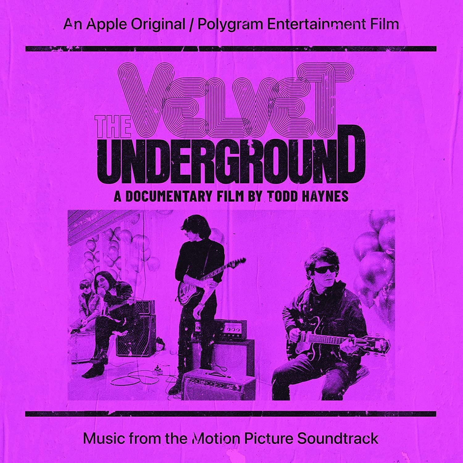 A The Velvet Underground dokumentumfilm plakátja. A zenekar tagjai zenélnek.