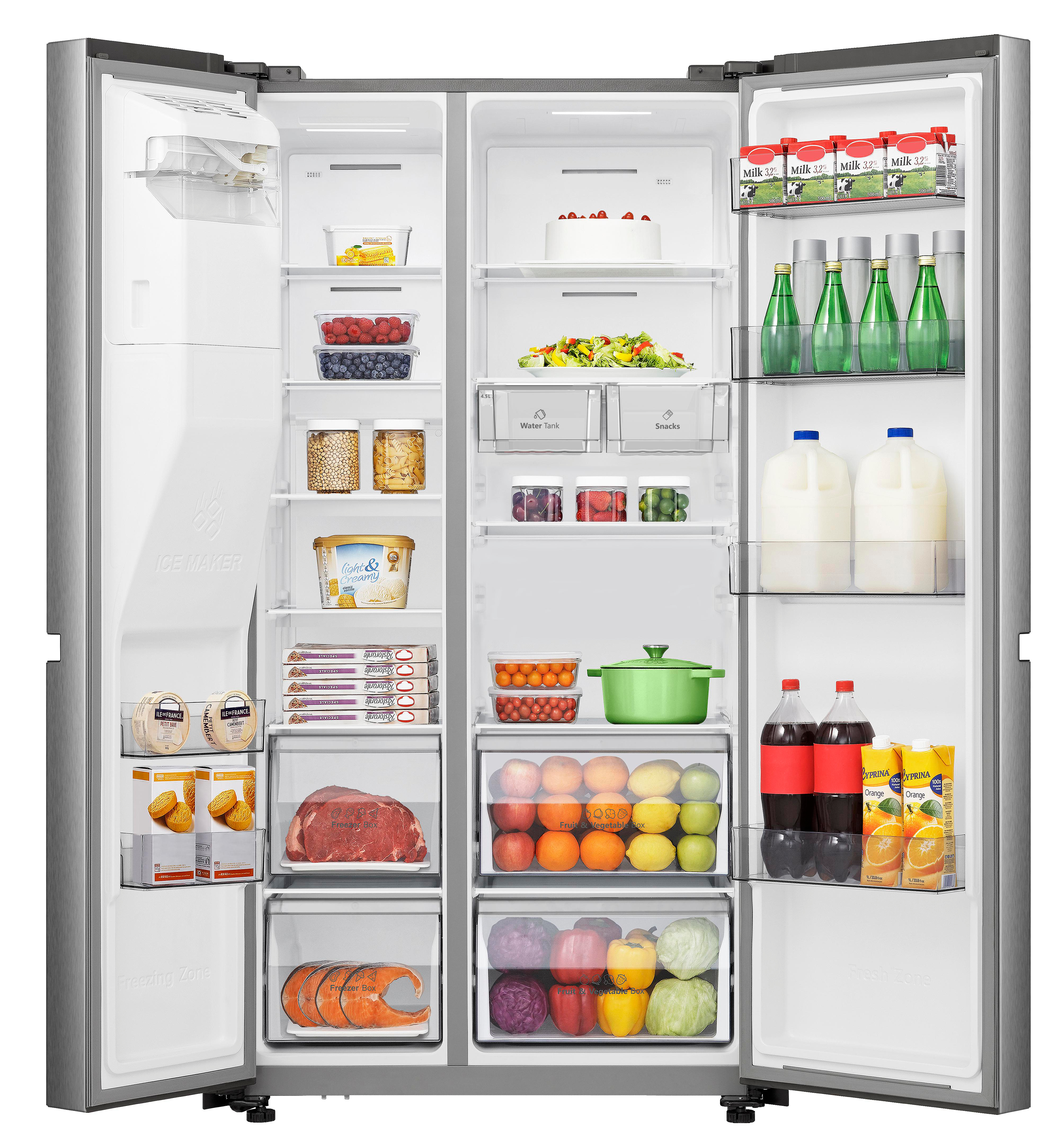 Offener Kühlschrank mit Lebensmitteln, darunter Obst, Gemüse, Getränke und Milchprodukte.