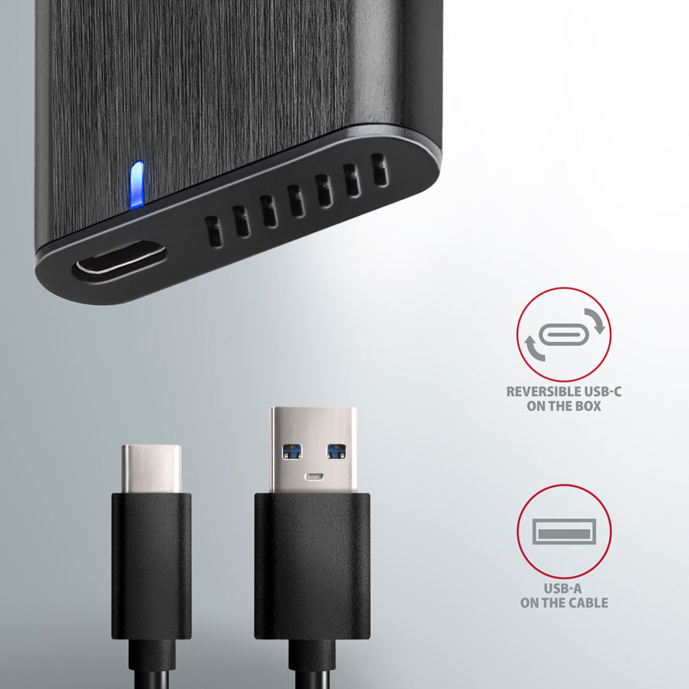 Fekete USB-C és USB-A kábelek és egy kék fénnyel rendelkező eszköz, szöveggel.