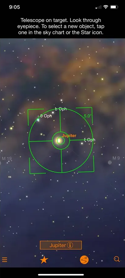 Screenshot einer Sternbeobachtungs-App, die Jupiter zeigt, mit Anweisungen zur Teleskopverwendung. Sterne im Hintergrund sichtbar.