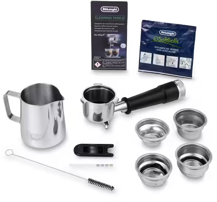 Espressomaschinenzubehör: Reinigungstabletten, Entkalkungsbeutel, Siebträger, Bürste, Tassen und Milchaufschäumkanne.