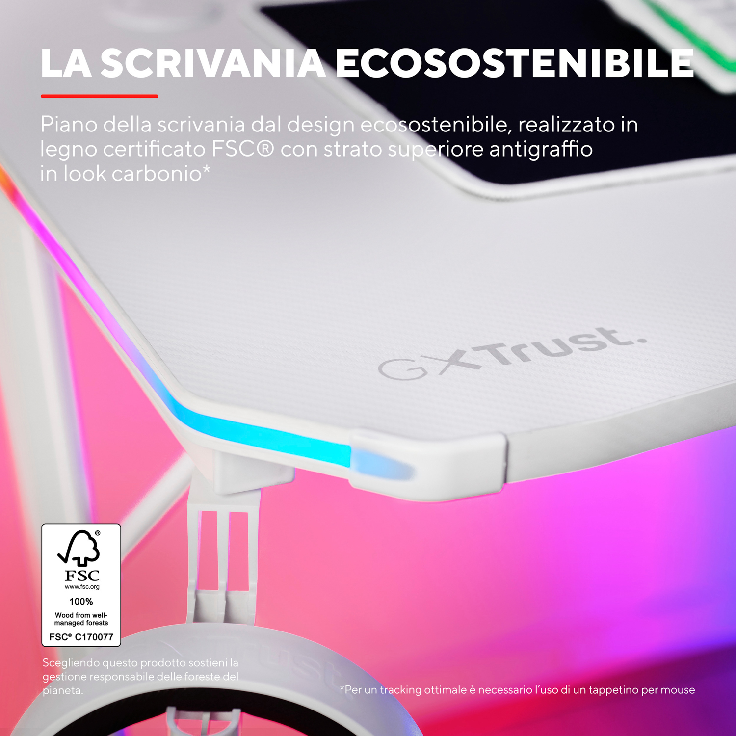 Primo piano di una scrivania bianca, con testo e un logo. La scrivania è ecologica e antigraffio.