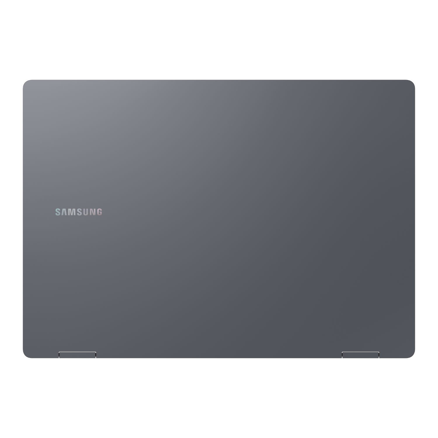 Een gesloten grijze Samsung laptop op een zwarte achtergrond. Het Samsung-logo is zichtbaar linksboven. De laptop staat iets schuin.