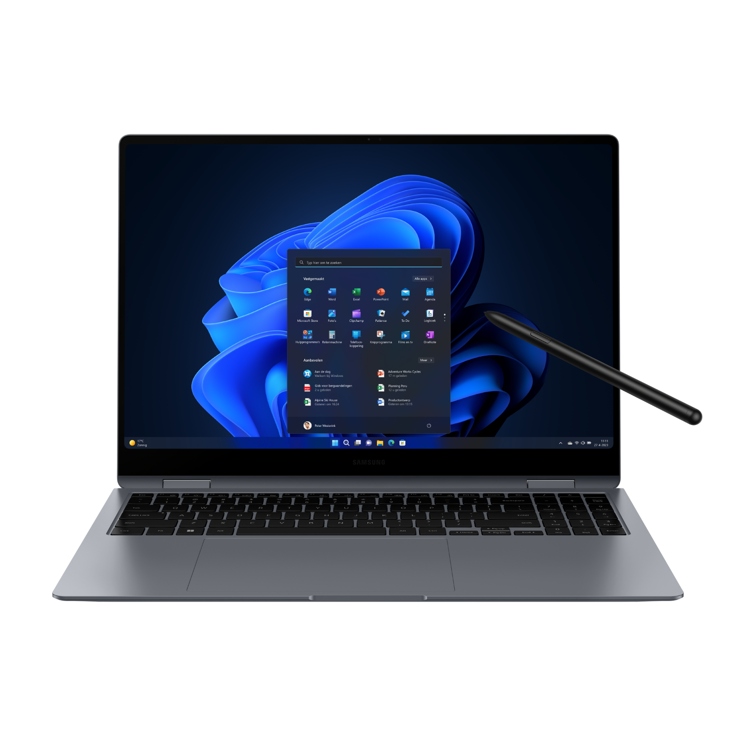 Een zilveren laptop met touchscreen op een zwarte achtergrond, met een stylus.